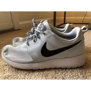 Nike Roshe Run Sneakers White/Gray